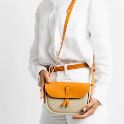 Sac à main bandoulière beige en Supergomme® et cuir — photo 2