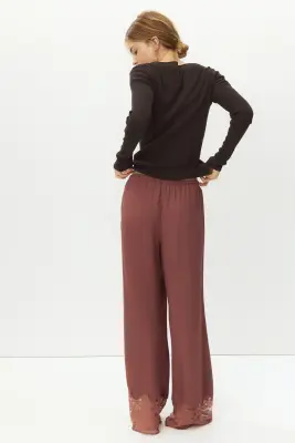Pantalon de pyjama en satin avec dentelle - Marron pourpre ancien — photo 3