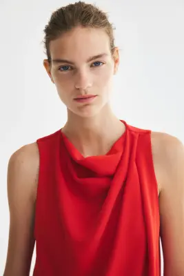 Top à effet drapé avec base en pointe - Rouge vif — photo 1