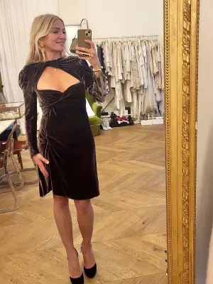 Robe manches longues décolleté coeur en velours prune marron Prix boutique 520€ Taille 36 — photo 2