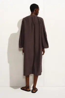 ROBE MIDI EN SOIE FRONCÉE - BRUN — photo 4
