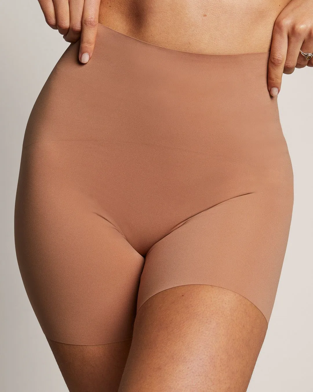 Shorty sculptant nude – Yade