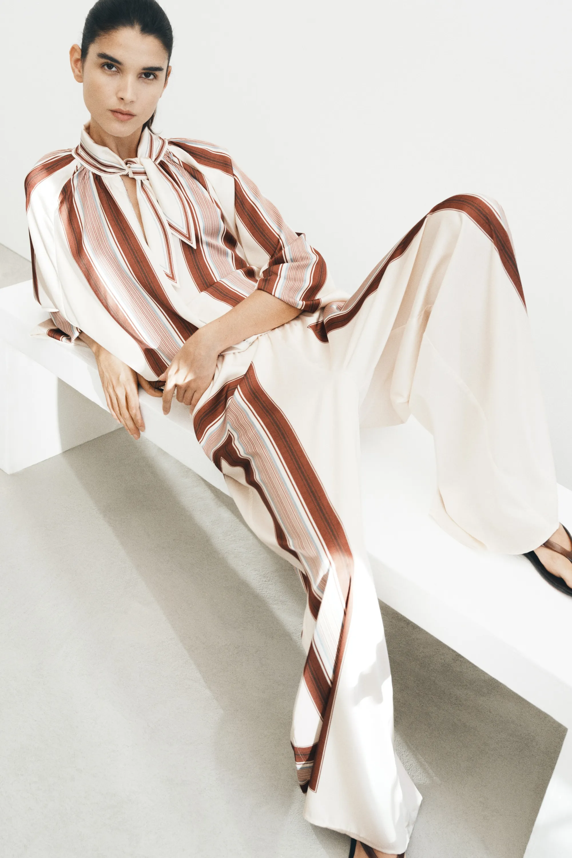 Pantalon à cordon en satin - Crème/motif