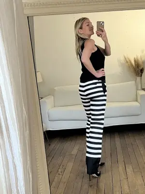 Pantalon droit par Phoebe Philo en twill de coton à rayures blanc et noir Prix boutique 1250€ Taille 34 — photo 4