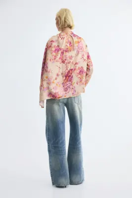 Blouse en viscose avec détail façon cape - Beige clair/fleuri — photo 2