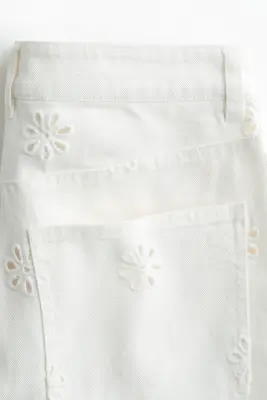 Pantalon en twill avec broderie anglaise - Blanc — photo 5