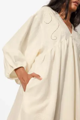 Robe courte brodée Femme — photo 5