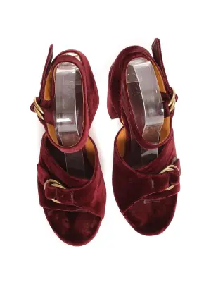 Sandales à plateformes en velours rouge bordeaux boucle doré, Prix boutique 720€ Taille 39 — photo 4