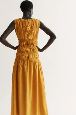 Robe smockée en viscose mélangée - Jaune foncé — photo 2
