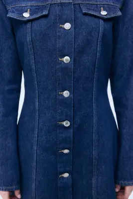 Robe en denim avec jupe évasée - Bleu denim foncé — photo 1