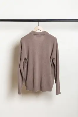 Roberto Collina – Knit LS Skipper Polo Neck Sweater – Tortora — photo 4