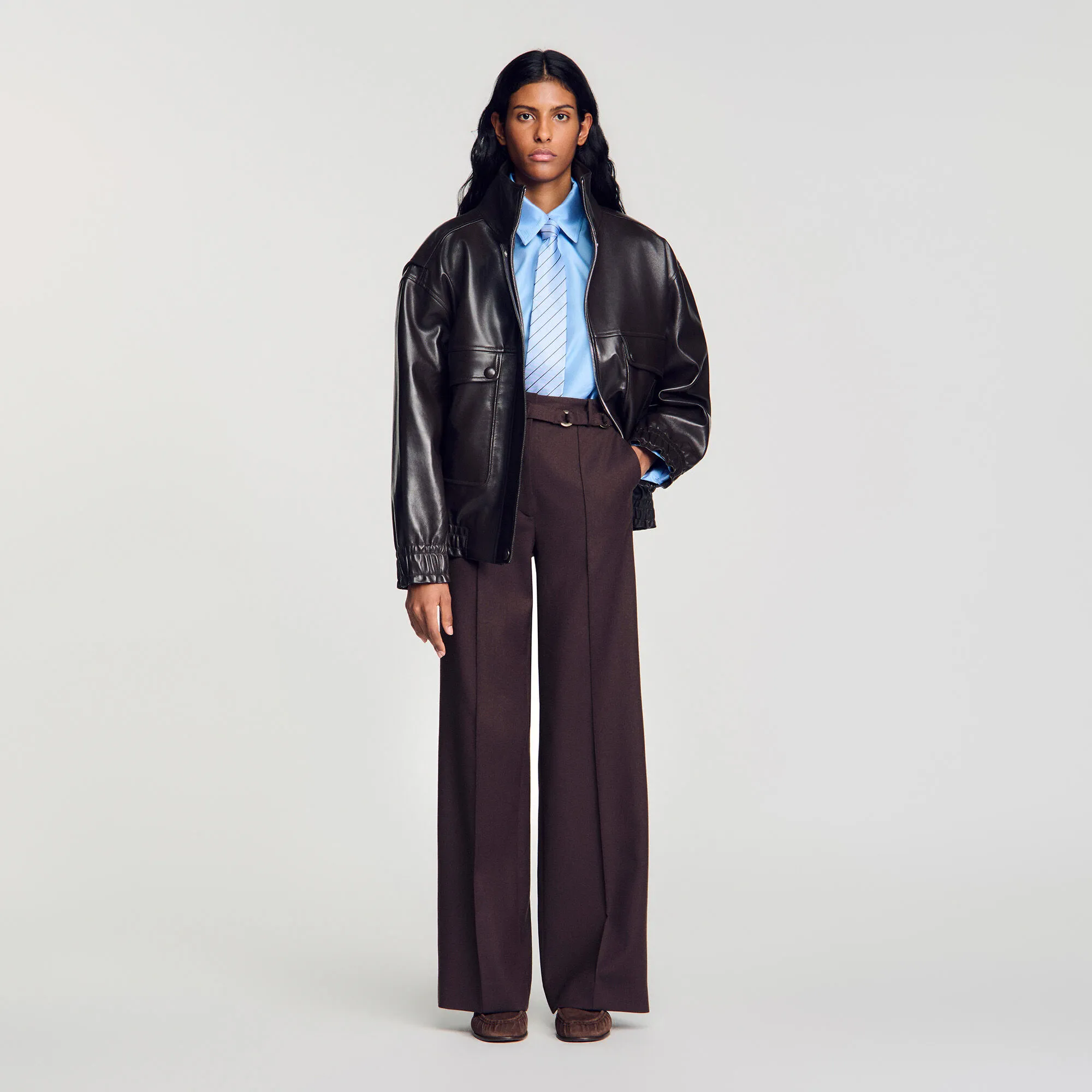 Pantalon à anneaux métalliques