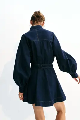Robe en denim avec ceinture - Bleu denim foncé — photo 2