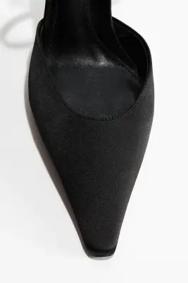 Escarpins à bout pointu en satin - Noir — photo 2