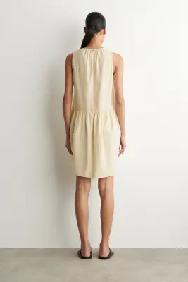 ROBE COURTE À PANNEAUX - JAUNE BEURRE — photo 3