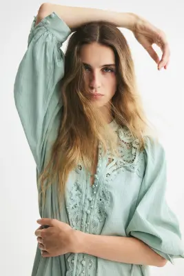 Robe en coton avec dentelle - Turquoise clair — photo 3