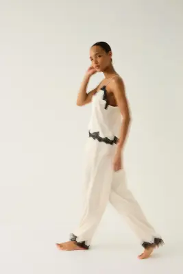 Pyjama en satin avec dentelle - Crème/noir — photo 3