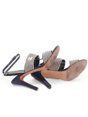Sandales à talon en cuir bleu marine à rayures blanc crème Croisière 2020/2021 Prix boutique 950€ Taille 38 — photo 5