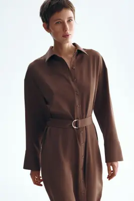 Robe chemise avec ceinture - Marron — photo 1