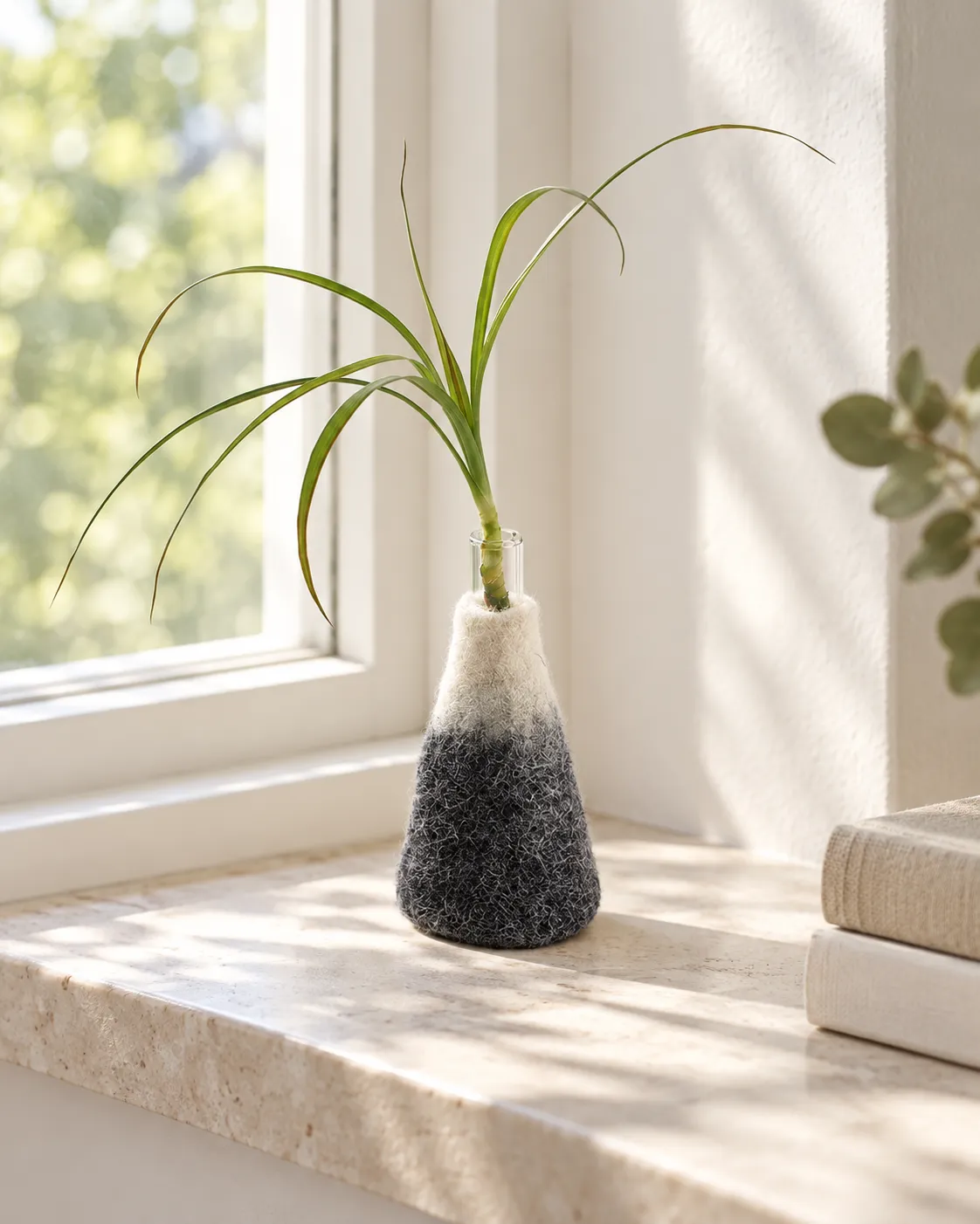 Soliflore Wool Vase Snowy Mountain en laine – Aveva