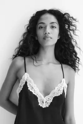 Pyjama en satin avec dentelle - Noir — photo 1