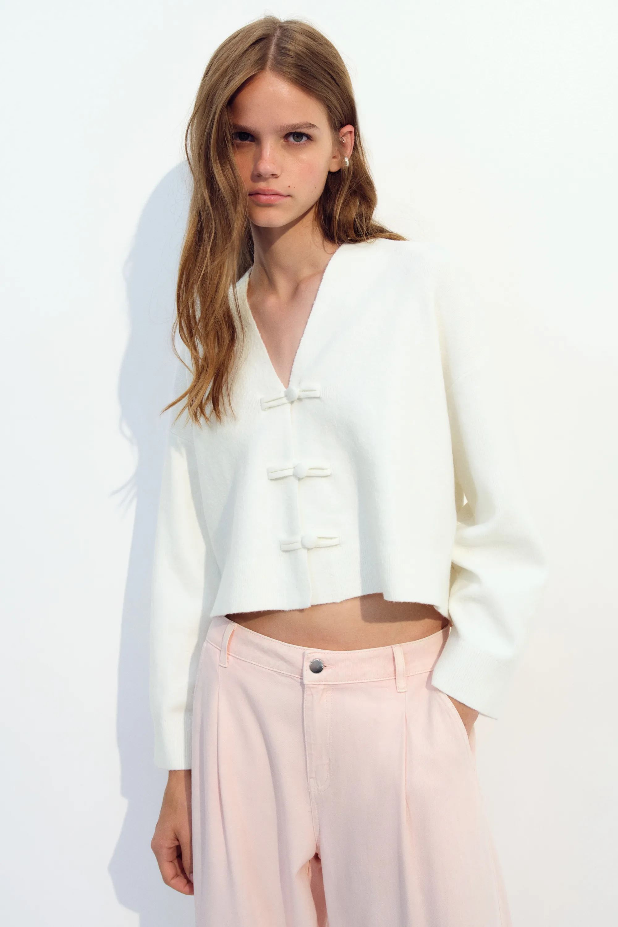 Gilet à encolure en V avec boutons noués - Blanc