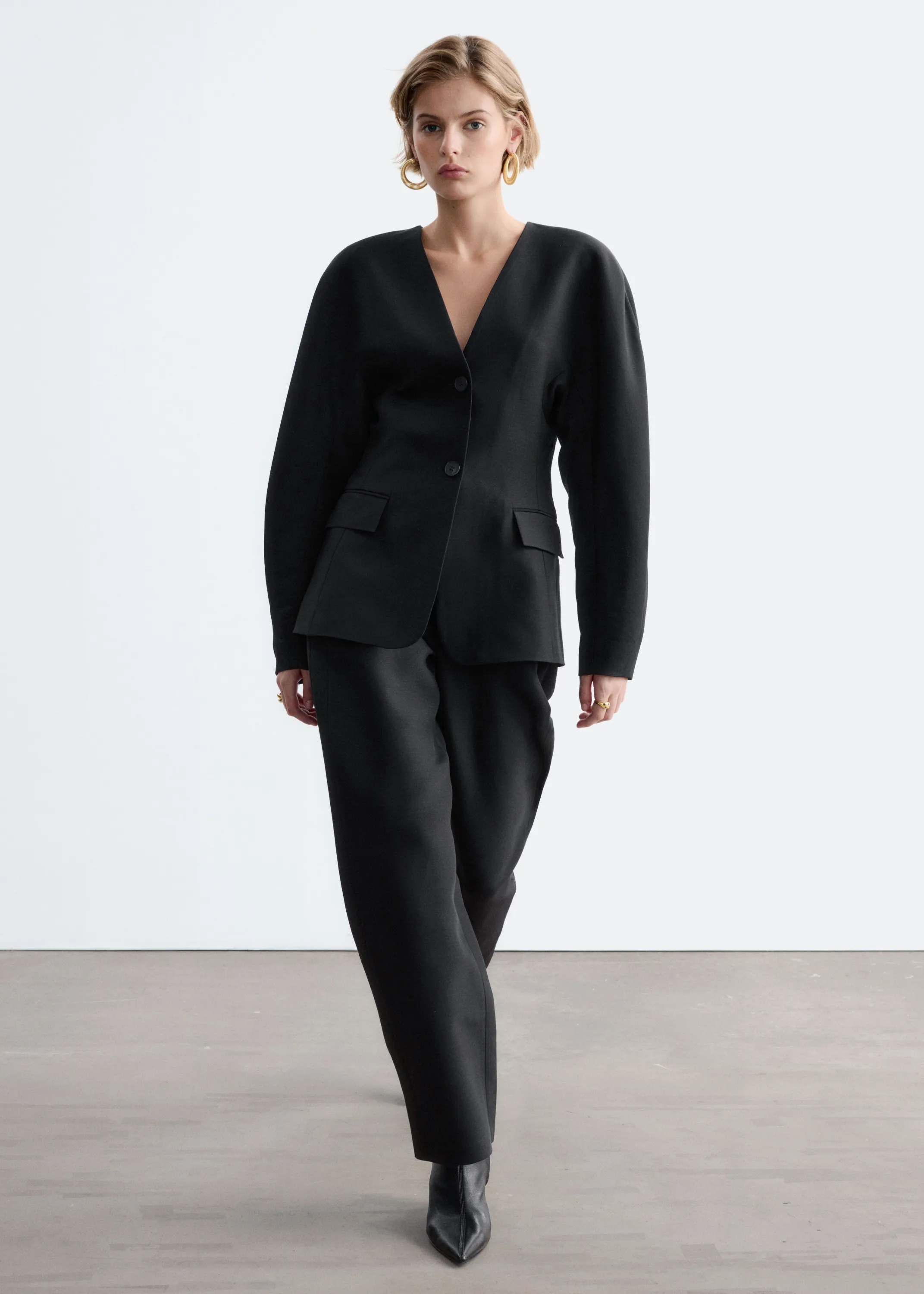 Collarless Sculpted Blazer - Noir