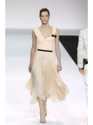 Robe en mousseline de soie plissée blanche NEUVE Prix boutique 3000€ Taille 36 — photo 2