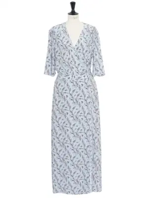Robe longue portefeuille bleu ciel imprimée oiseaux Prix boutique $175 Taille 42 — photo 1