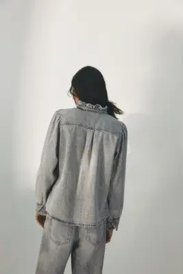 Frill-trimmed denim blouse - Gris — photo 3