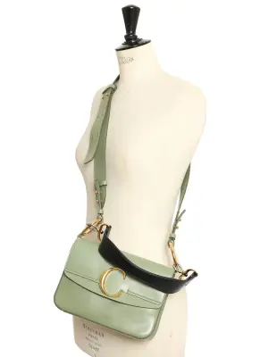 Sac C à bandoulière en cuir vert tilleul Prix boutique 1500€ — photo 5