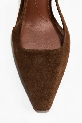Escarpins en cuir avec talon kitten heel - Marron foncé — photo 2