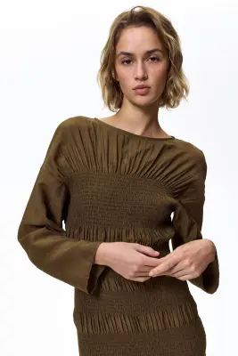 Robe smockée - Vert kaki foncé — photo 2
