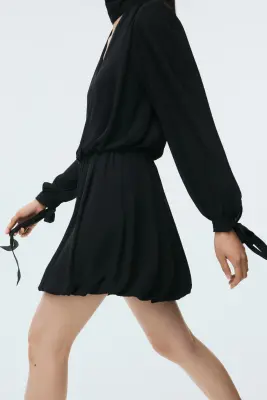 Robe avec nœuds - Noir — photo 2