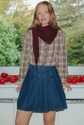 Jupe courte plissée en jean — photo 2