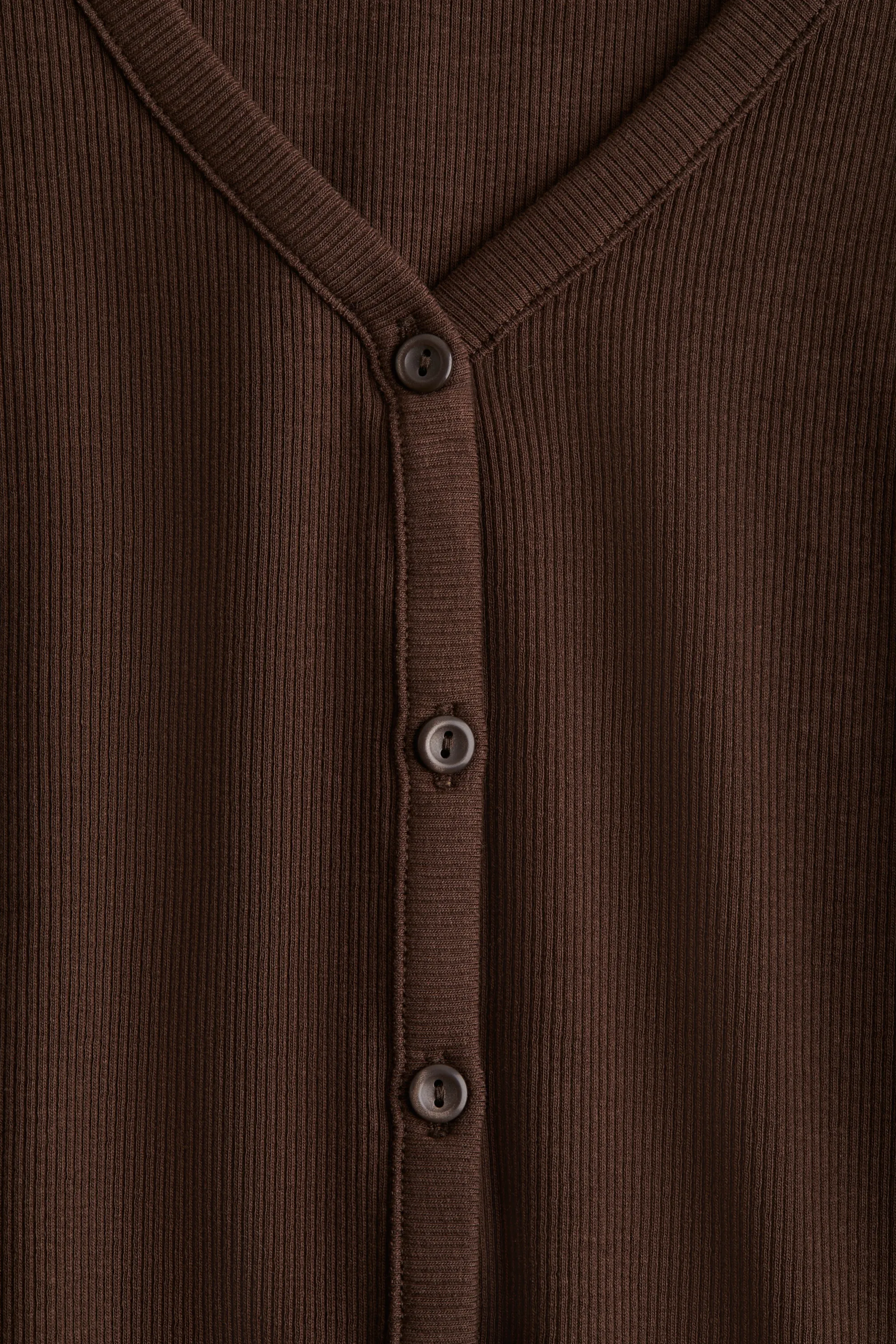 T-shirt côtelé avec boutons - Marron foncé