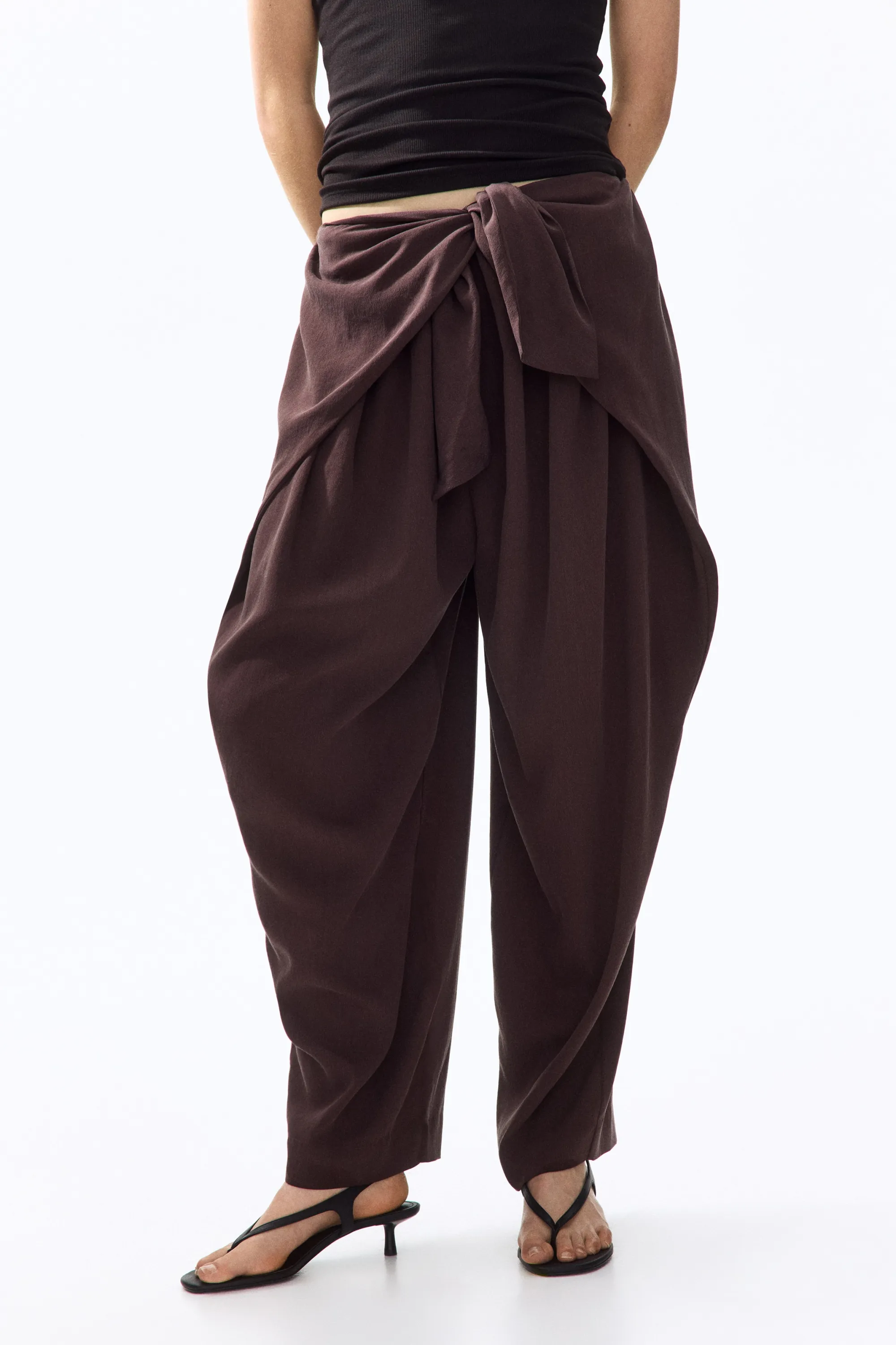Pantalon à jambes barrel avec détail à nouer - Marron foncé