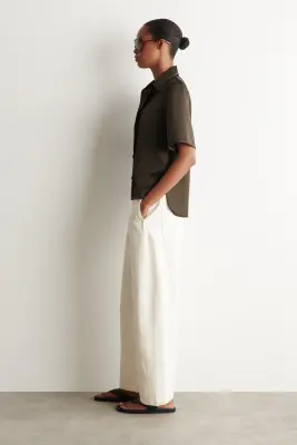 CHEMISE EN SATIN À FINITION CONTRASTÉE - BRUN — photo 3