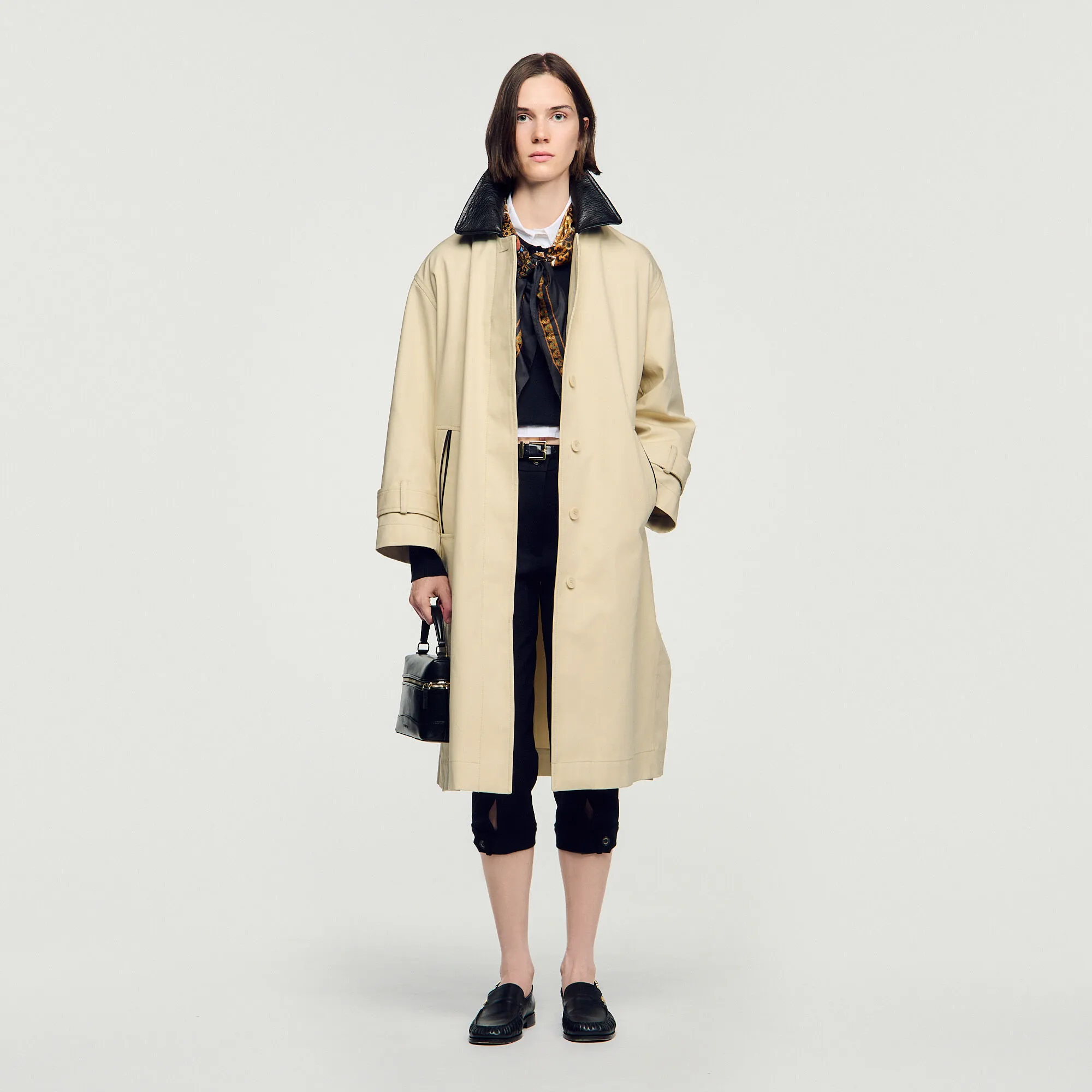Manteau long col contrasté cuir