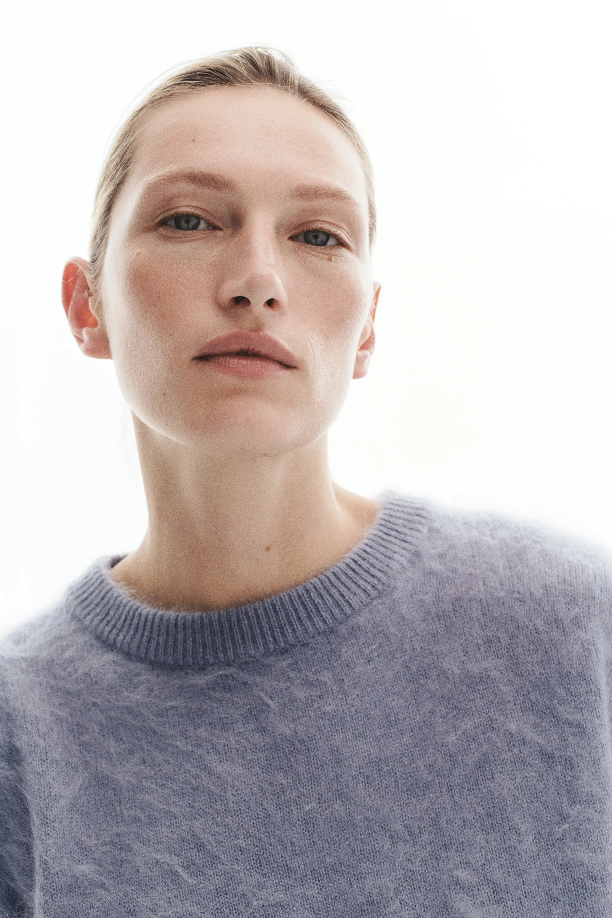 Pull en laine brossée avec foulard - Bleu ancien clair