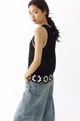 Crochet-look hole-knit top - Noir/fleurs — photo 4