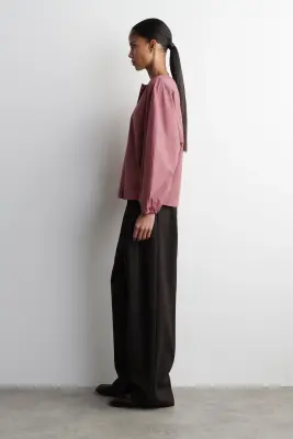 BLOUSE FRONCÉE EN COTON PIMA - BAIE — photo 2