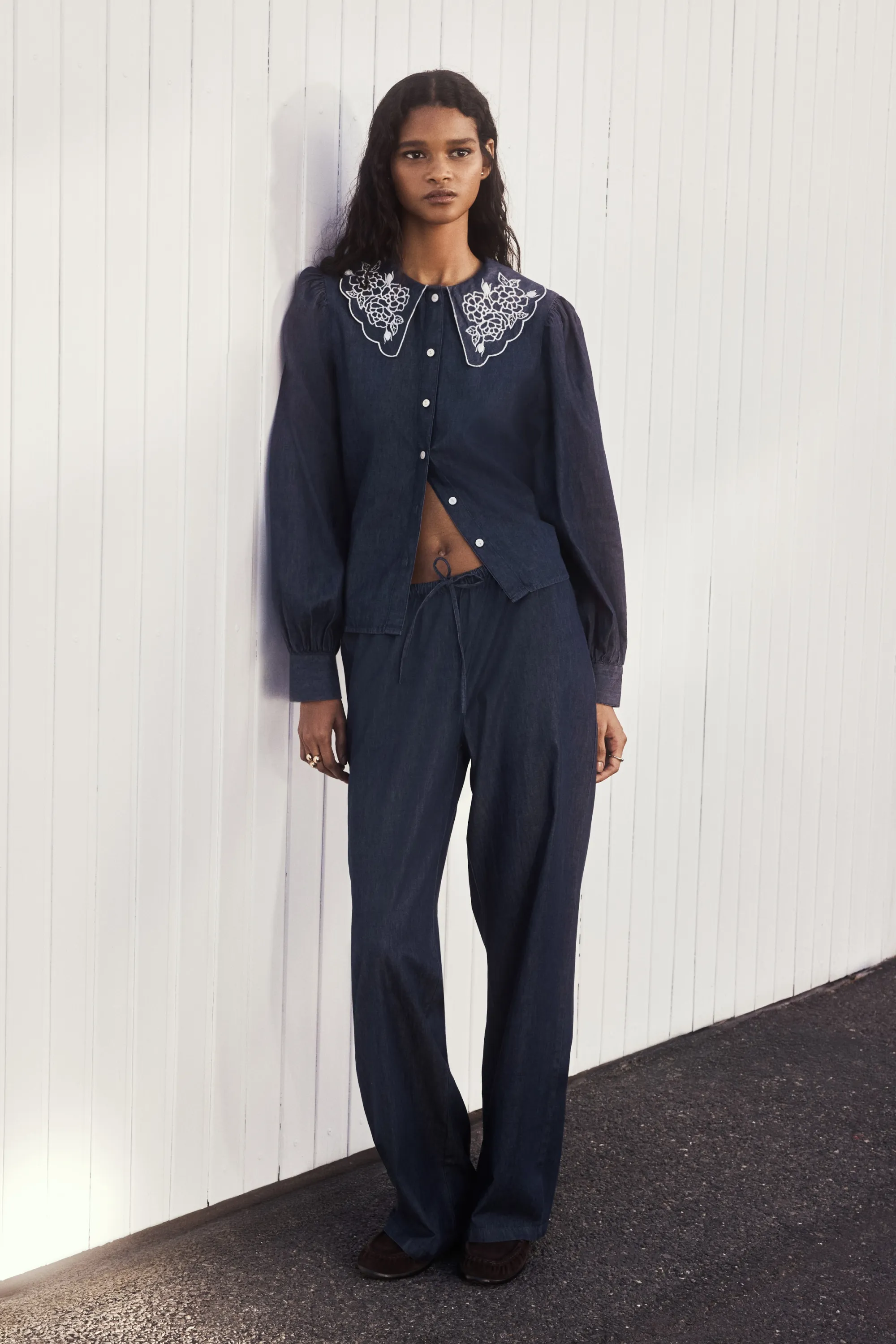 Blouse en denim avec col brodé - Bleu denim foncé
