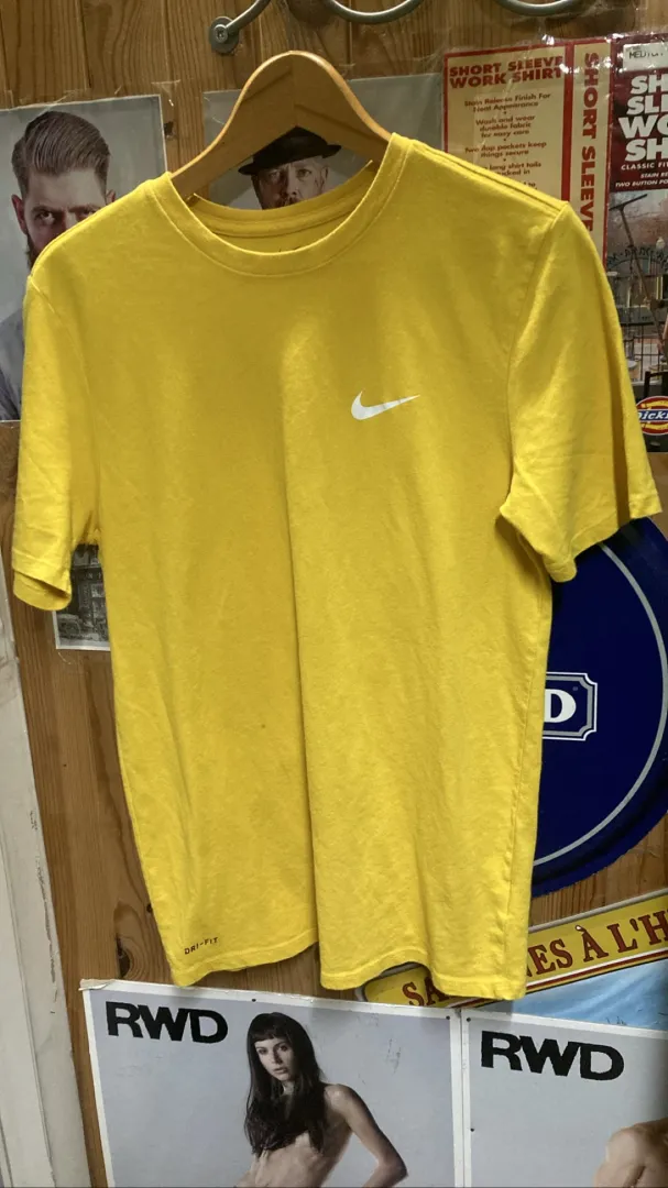 T-shirt Nike jaune