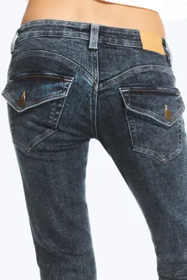 Jean évasé à empiècement incurvé taille basse - Bleu désert - Bleu foncé — photo 2