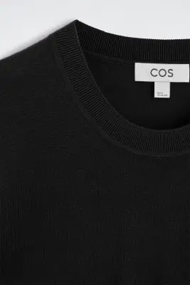 PULL SLIM À COL ROND EN LAINE MÉRINOS - NOIR — photo 5