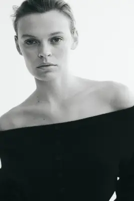 Gilet épaules nues en maille bouclette - Noir — photo 1