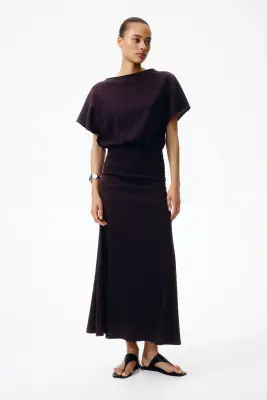 Robe froissée à manches papillon - Marron foncé — photo 1