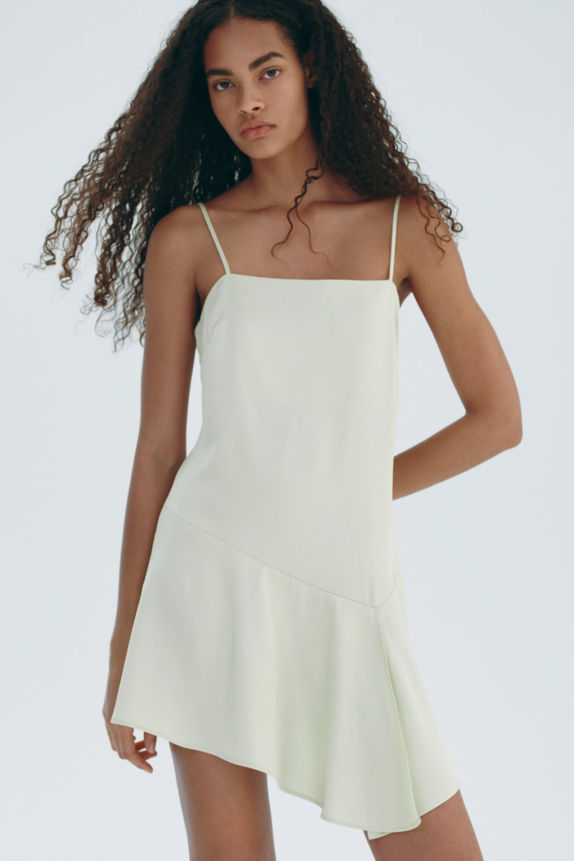 Robe à bretelles fines en satin - Vert pâle