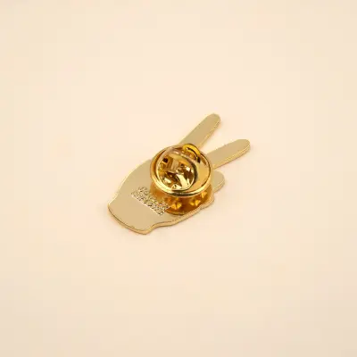 Pin's Peace blanc Coucou Suzette — photo 5